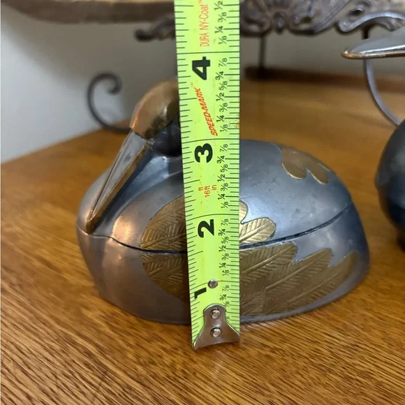 vintage pewter and brass duck-shaped and swan pair of trinket boxes. - Picture 9 of 11